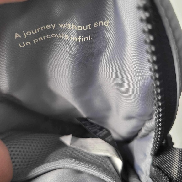 Lululemon Team Canada Future Legacy crossbody - Picture 4 of 4